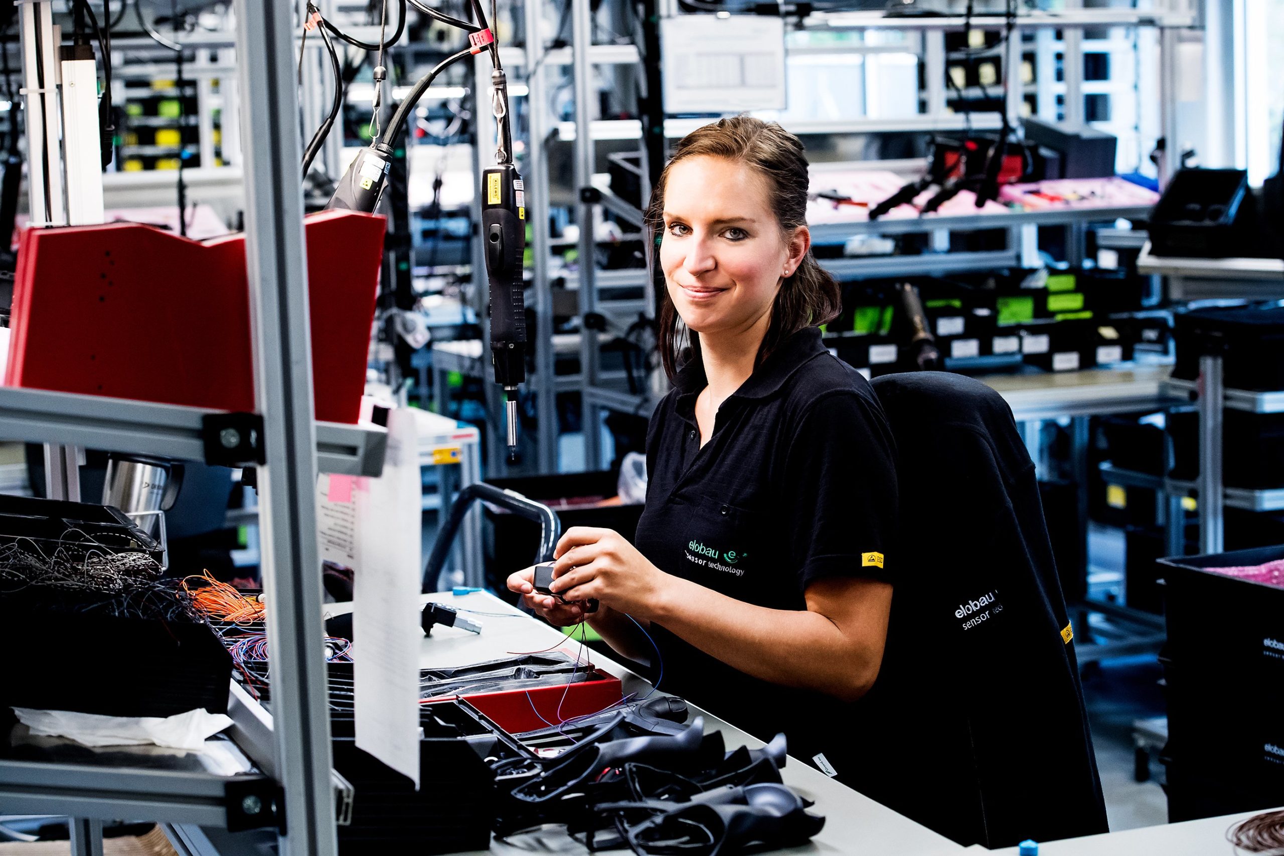 Montage final des éléments de commande dans l’usine 1 d’elobau