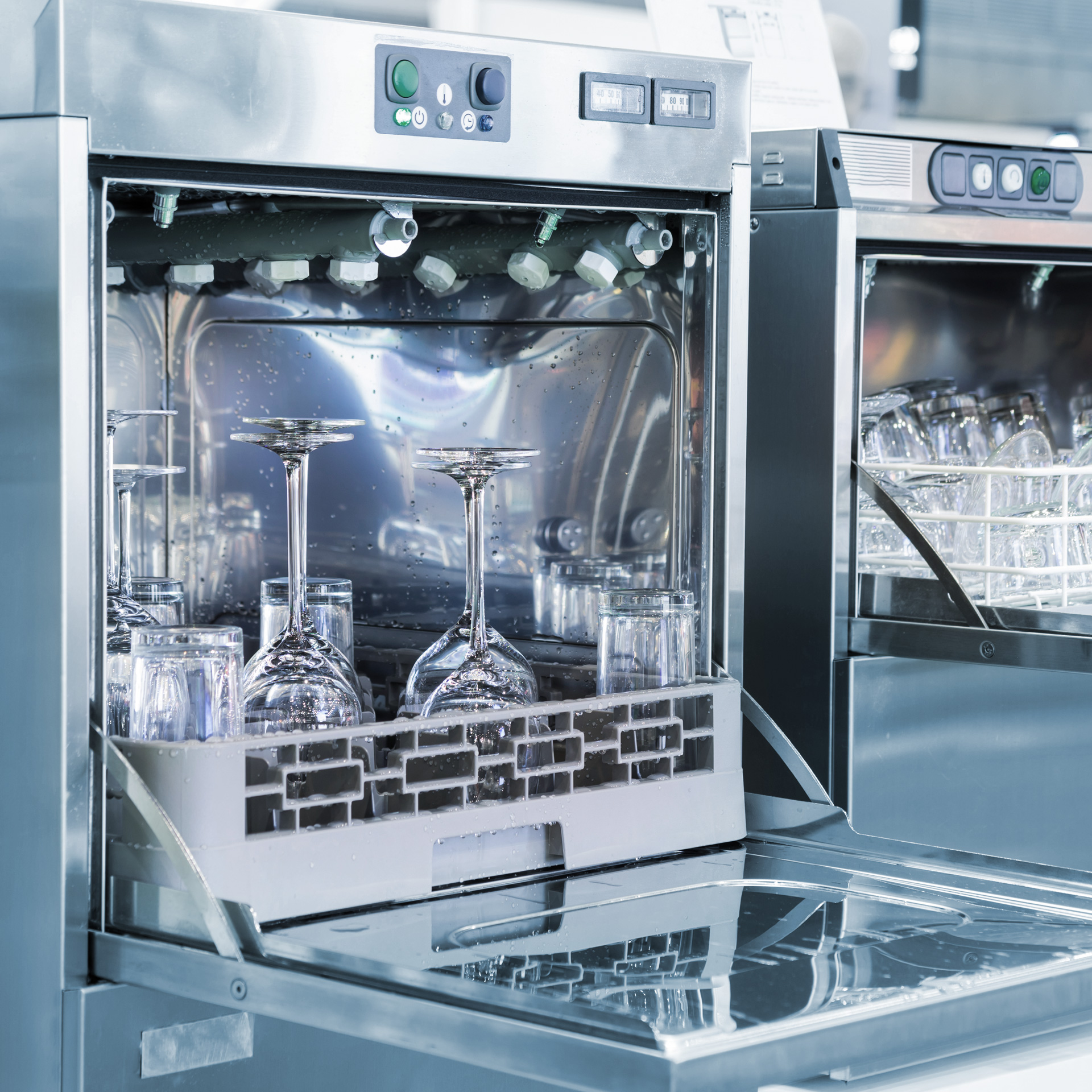 Industrial dishwashers & washing machines