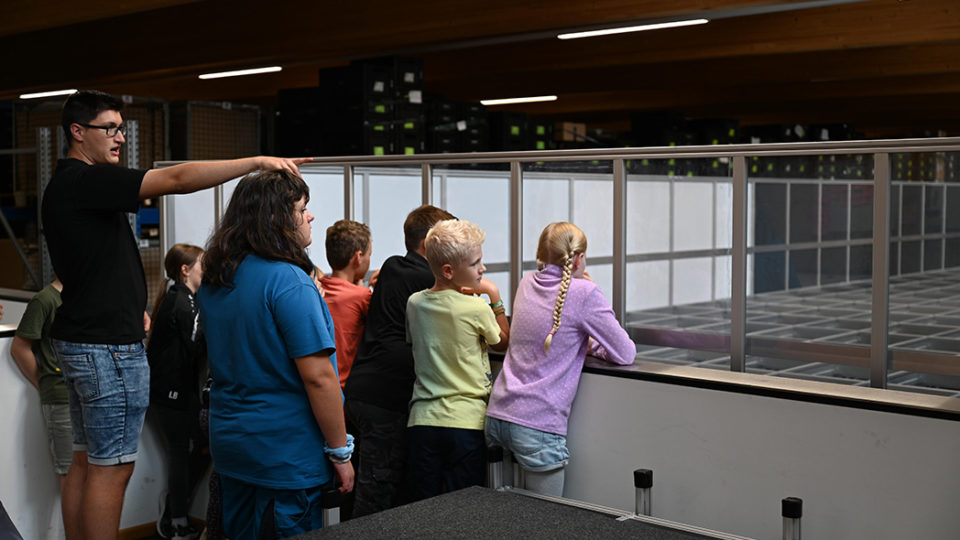 News - Pressemitteilung: Ferienbetreuung der besonderen Art – elobau bietet „Technik-Camp“ für Kinder von Mitarbeitenden an - elobau